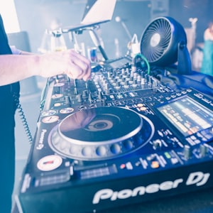 100 - DJ Jeff - Sean Paul E-40 Vs Saweetie - Snap Yo Fingers (Tap In Mashup) 4A - 精选电音、HIPHOP